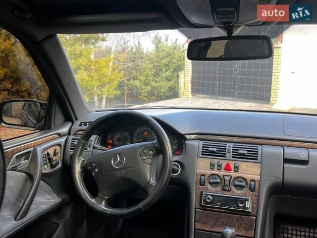 Синий Мерседес Е-Класс, объемом двигателя 3.2 л и пробегом 471 тыс. км за 5000 $, фото 22 на Automoto.ua