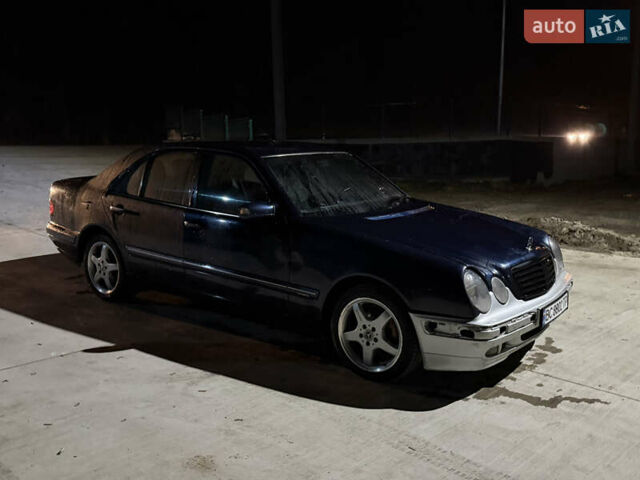 Синий Мерседес Е-Класс, объемом двигателя 2.1 л и пробегом 500 тыс. км за 2199 $, фото 8 на Automoto.ua