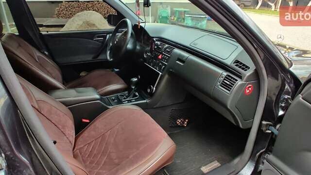 Синій Мерседес Е-Клас, об'ємом двигуна 2 л та пробігом 300 тис. км за 4700 $, фото 21 на Automoto.ua