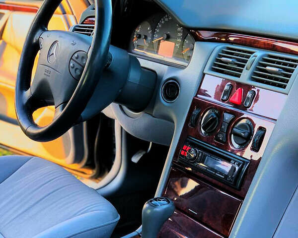 Синій Мерседес Е-Клас, об'ємом двигуна 2.2 л та пробігом 450 тис. км за 5200 $, фото 8 на Automoto.ua