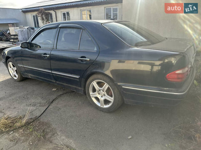 Синій Мерседес Е-Клас, об'ємом двигуна 4.27 л та пробігом 266 тис. км за 1500 $, фото 1 на Automoto.ua