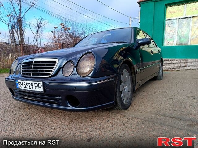 Синій Мерседес Е-Клас, об'ємом двигуна 2.8 л та пробігом 300 тис. км за 4200 $, фото 5 на Automoto.ua