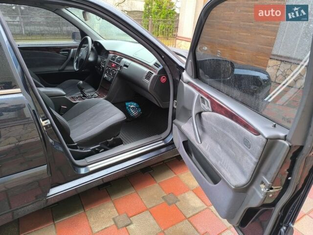 Синий Мерседес Е-Класс, объемом двигателя 2.2 л и пробегом 360 тыс. км за 4500 $, фото 26 на Automoto.ua