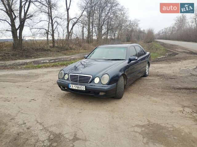 Синий Мерседес Е-Класс, объемом двигателя 2.15 л и пробегом 460 тыс. км за 2550 $, фото 1 на Automoto.ua