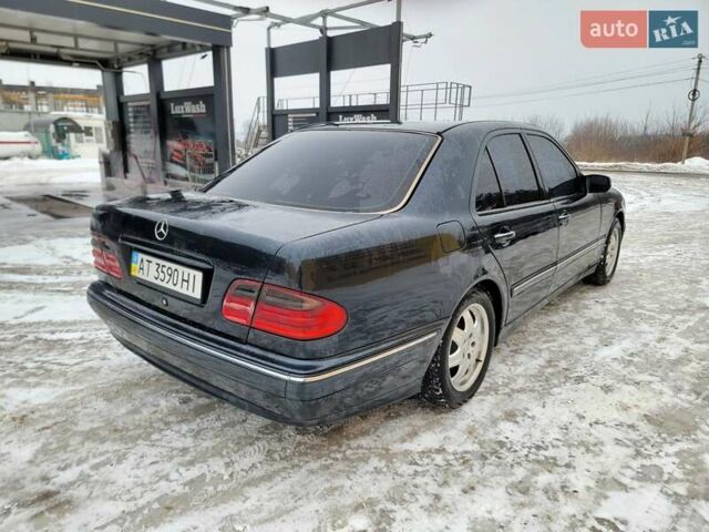 Синий Мерседес Е-Класс, объемом двигателя 2 л и пробегом 380 тыс. км за 4900 $, фото 5 на Automoto.ua