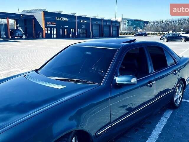 Синій Мерседес Е-Клас, об'ємом двигуна 3.2 л та пробігом 345 тис. км за 3000 $, фото 38 на Automoto.ua