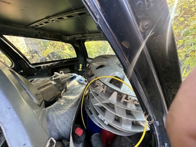 Синій Мерседес Е-Клас, об'ємом двигуна 2.2 л та пробігом 777 тис. км за 700 $, фото 5 на Automoto.ua