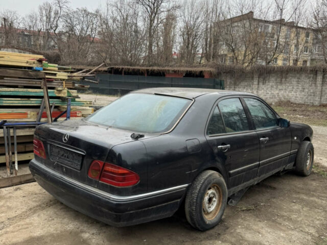 Синий Мерседес Е-Класс, объемом двигателя 0 л и пробегом 250 тыс. км за 500 $, фото 3 на Automoto.ua