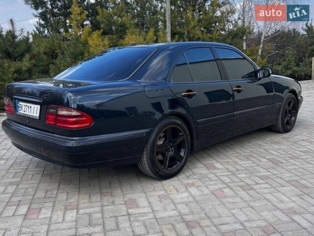 Синий Мерседес Е-Класс, объемом двигателя 3.2 л и пробегом 471 тыс. км за 5000 $, фото 24 на Automoto.ua