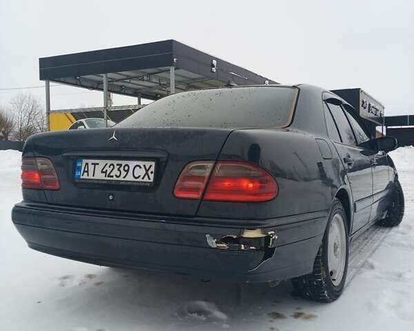 Синий Мерседес Е-Класс, объемом двигателя 2.2 л и пробегом 447 тыс. км за 2700 $, фото 5 на Automoto.ua