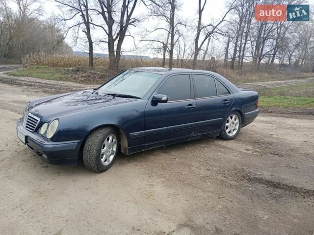 Синий Мерседес Е-Класс, объемом двигателя 2.15 л и пробегом 460 тыс. км за 2550 $, фото 2 на Automoto.ua