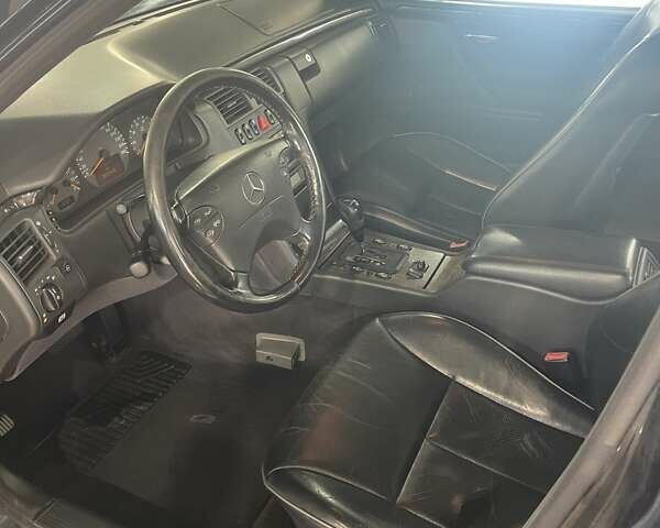 Синий Мерседес Е-Класс, объемом двигателя 2.8 л и пробегом 305 тыс. км за 6500 $, фото 3 на Automoto.ua