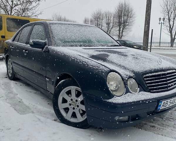 Синий Мерседес Е-Класс, объемом двигателя 2 л и пробегом 408 тыс. км за 3000 $, фото 8 на Automoto.ua