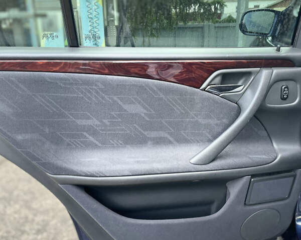 Синий Мерседес Е-Класс, объемом двигателя 2.2 л и пробегом 314 тыс. км за 4999 $, фото 24 на Automoto.ua