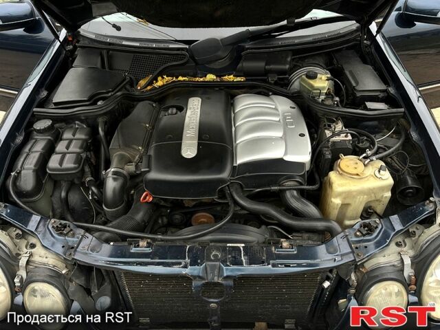 Синий Мерседес Е-Класс, объемом двигателя 2.1 л и пробегом 390 тыс. км за 5000 $, фото 10 на Automoto.ua