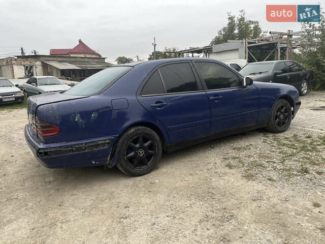 Синий Мерседес Е-Класс, объемом двигателя 2.2 л и пробегом 400 тыс. км за 1200 $, фото 9 на Automoto.ua