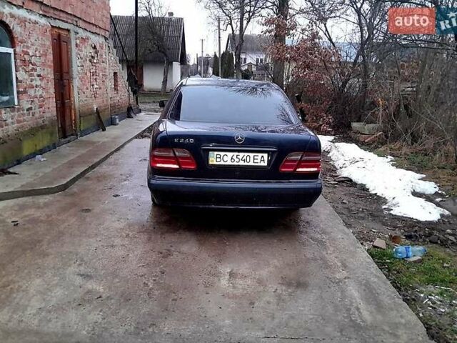 Синий Мерседес Е-Класс, объемом двигателя 2.4 л и пробегом 272 тыс. км за 3200 $, фото 5 на Automoto.ua