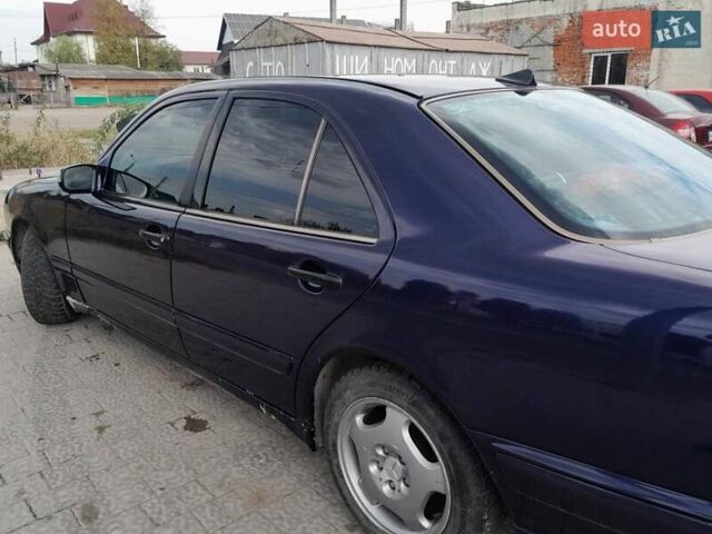 Синий Мерседес Е-Класс, объемом двигателя 2 л и пробегом 360 тыс. км за 3400 $, фото 6 на Automoto.ua