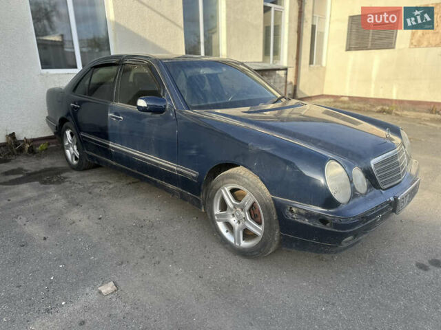 Синій Мерседес Е-Клас, об'ємом двигуна 4.27 л та пробігом 266 тис. км за 1500 $, фото 2 на Automoto.ua