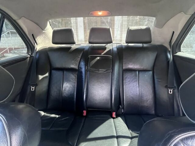 Синий Мерседес Е-Класс, объемом двигателя 2.7 л и пробегом 436 тыс. км за 3500 $, фото 8 на Automoto.ua