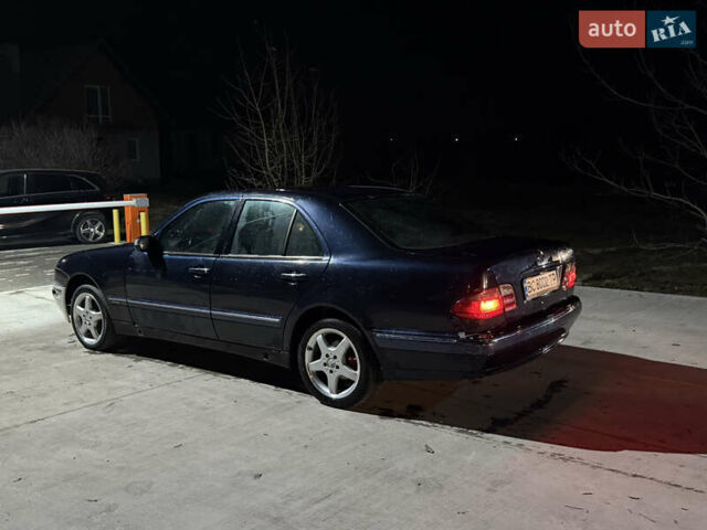 Синий Мерседес Е-Класс, объемом двигателя 2.1 л и пробегом 500 тыс. км за 2199 $, фото 1 на Automoto.ua