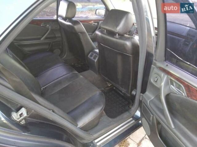 Синий Мерседес Е-Класс, объемом двигателя 2 л и пробегом 480 тыс. км за 3700 $, фото 18 на Automoto.ua