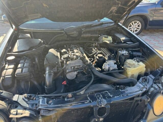 Синий Мерседес Е-Класс, объемом двигателя 2.2 л и пробегом 300 тыс. км за 2699 $, фото 11 на Automoto.ua