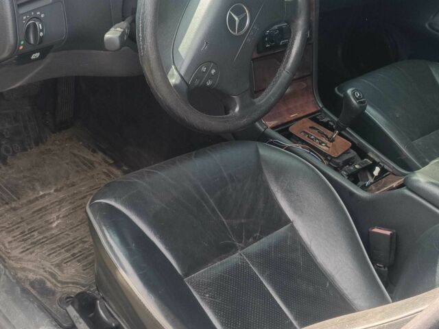 Мерседес Е-Клас 2001 у Кременчуге на Automoto.ua Синій Мерседес Е-Клас, об'ємом двигуна 3.2 л та пробігом 300 тис. км за 500 $, фото 4 на Automoto.ua