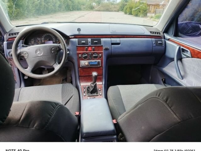 Синій Мерседес Е-Клас, об'ємом двигуна 2 л та пробігом 400 тис. км за 2850 $, фото 7 на Automoto.ua