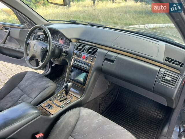 Синій Мерседес Е-Клас, об'ємом двигуна 2.69 л та пробігом 299 тис. км за 2999 $, фото 11 на Automoto.ua