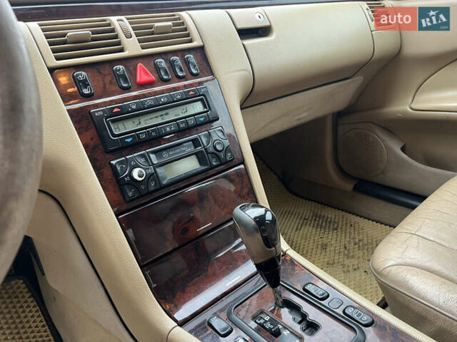 Синий Мерседес Е-Класс, объемом двигателя 3.23 л и пробегом 500 тыс. км за 2850 $, фото 10 на Automoto.ua