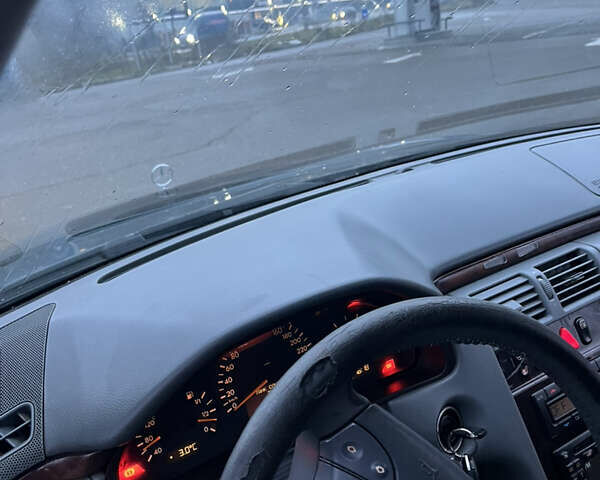 Синій Мерседес Е-Клас, об'ємом двигуна 3.22 л та пробігом 372 тис. км за 4300 $, фото 14 на Automoto.ua