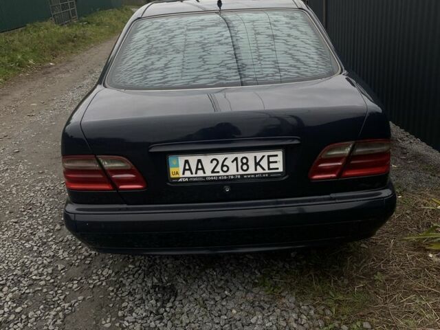 Синій Мерседес Е-Клас, об'ємом двигуна 2 л та пробігом 400 тис. км за 2850 $, фото 3 на Automoto.ua