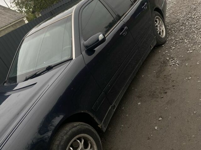 Синій Мерседес Е-Клас, об'ємом двигуна 2 л та пробігом 400 тис. км за 2850 $, фото 5 на Automoto.ua