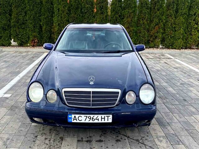 Синий Мерседес Е-Класс, объемом двигателя 2.2 л и пробегом 333 тыс. км за 2600 $, фото 1 на Automoto.ua