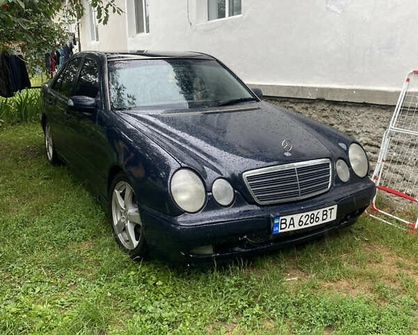 Синій Мерседес Е-Клас, об'ємом двигуна 2 л та пробігом 300 тис. км за 3700 $, фото 11 на Automoto.ua