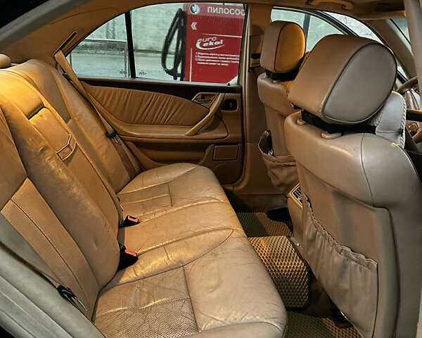 Синий Мерседес Е-Класс, объемом двигателя 3.23 л и пробегом 520 тыс. км за 2200 $, фото 10 на Automoto.ua