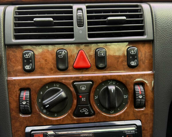 Синий Мерседес Е-Класс, объемом двигателя 2.7 л и пробегом 350 тыс. км за 6700 $, фото 29 на Automoto.ua