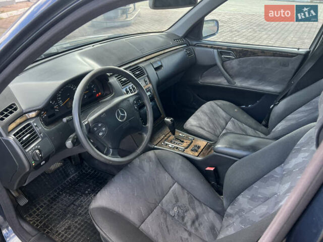 Мерседес Е-Клас 2001 у Жовкві на Automoto.ua Синій Мерседес Е-Клас, об'ємом двигуна 2.69 л та пробігом 299 тис. км за 3349 $, фото 8 на Automoto.ua