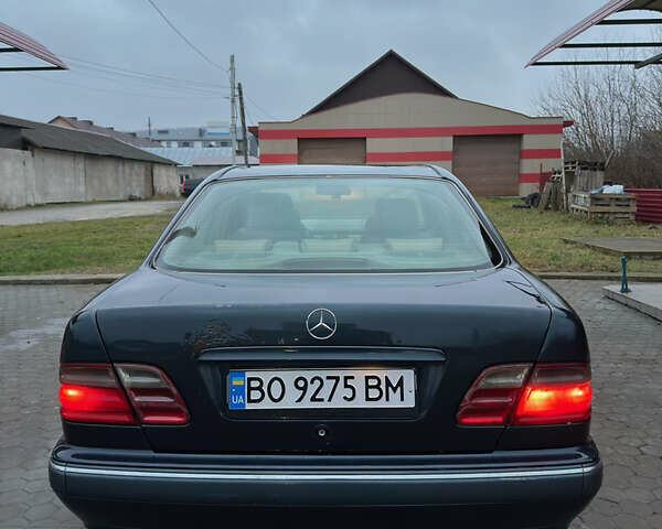 Синий Мерседес Е-Класс, объемом двигателя 3.23 л и пробегом 520 тыс. км за 2200 $, фото 1 на Automoto.ua