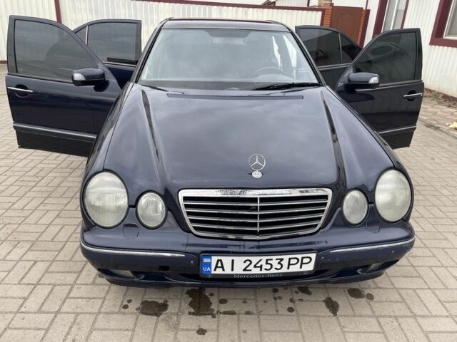 Синий Мерседес Е-Класс, объемом двигателя 2.1 л и пробегом 615 тыс. км за 4000 $, фото 2 на Automoto.ua