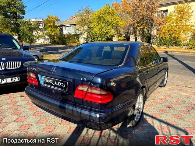 Синій Мерседес Е-Клас, об'ємом двигуна 2.2 л та пробігом 300 тис. км за 2699 $, фото 4 на Automoto.ua