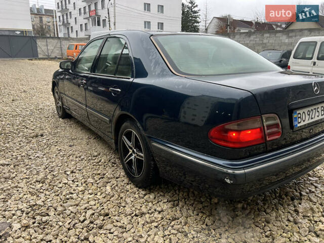 Синий Мерседес Е-Класс, объемом двигателя 3.23 л и пробегом 500 тыс. км за 2850 $, фото 5 на Automoto.ua