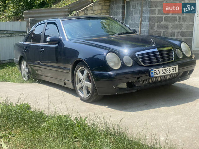 Мерседес Е-Класс 2001 в Бережанах на Automoto.ua Синий Мерседес Е-Класс, объемом двигателя 2 л и пробегом 300 тыс. км за 2450 $, фото 2 на Automoto.ua