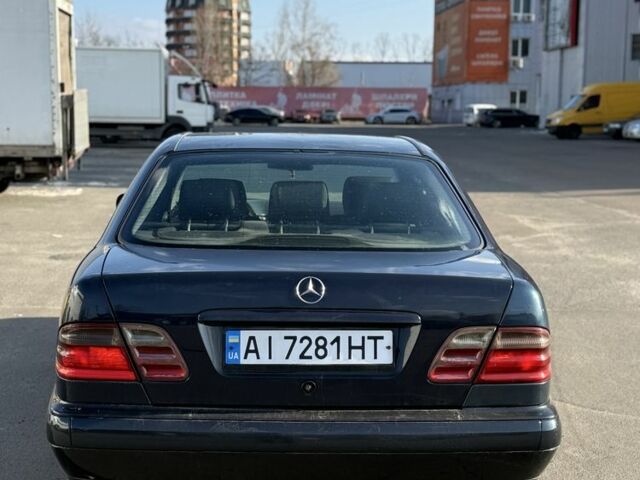 Синий Мерседес Е-Класс, объемом двигателя 2.1 л и пробегом 250 тыс. км за 2550 $, фото 4 на Automoto.ua