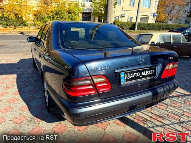 Синій Мерседес Е-Клас, об'ємом двигуна 2.2 л та пробігом 300 тис. км за 2699 $, фото 6 на Automoto.ua