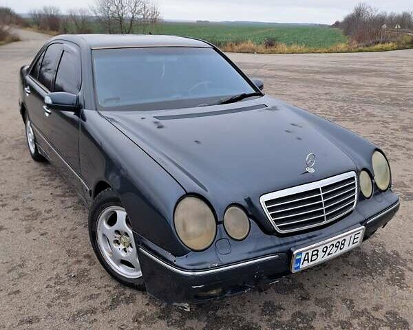 Синий Мерседес Е-Класс, объемом двигателя 2.2 л и пробегом 400 тыс. км за 2850 $, фото 16 на Automoto.ua