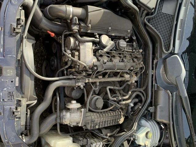 Синий Мерседес Е-Класс, объемом двигателя 2.1 л и пробегом 376 тыс. км за 4100 $, фото 9 на Automoto.ua