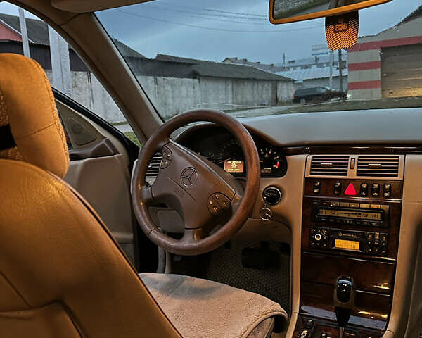 Синий Мерседес Е-Класс, объемом двигателя 3.23 л и пробегом 520 тыс. км за 2200 $, фото 11 на Automoto.ua