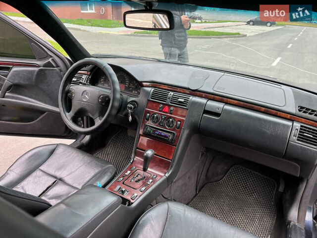Синій Мерседес Е-Клас, об'ємом двигуна 2.2 л та пробігом 250 тис. км за 4000 $, фото 13 на Automoto.ua